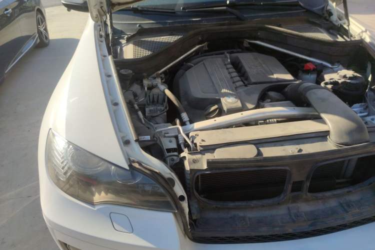 Used BMW X6 2013 xDrive35i Engine Bay Right