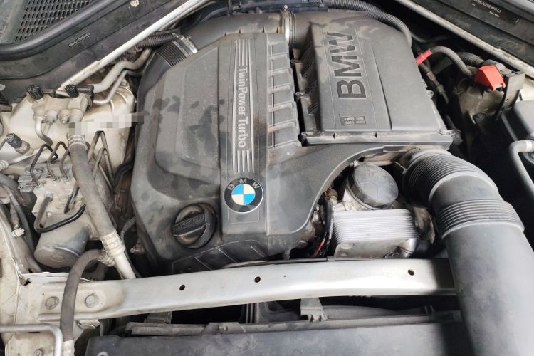 Used BMW X6  Engine Bay