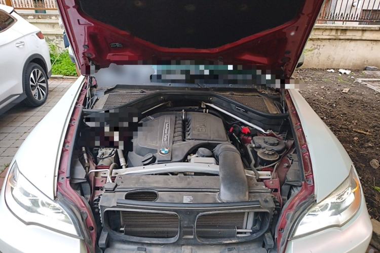 Used BMW X6  Engine Bay