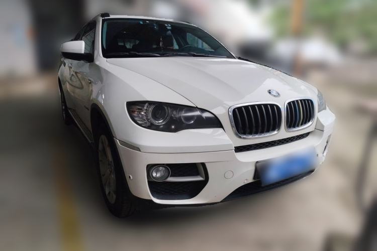 Used BMW X6  Front Right 45 Deg