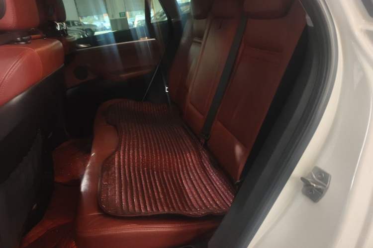 Used BMW X6 2013 xDrive35i Interior 4