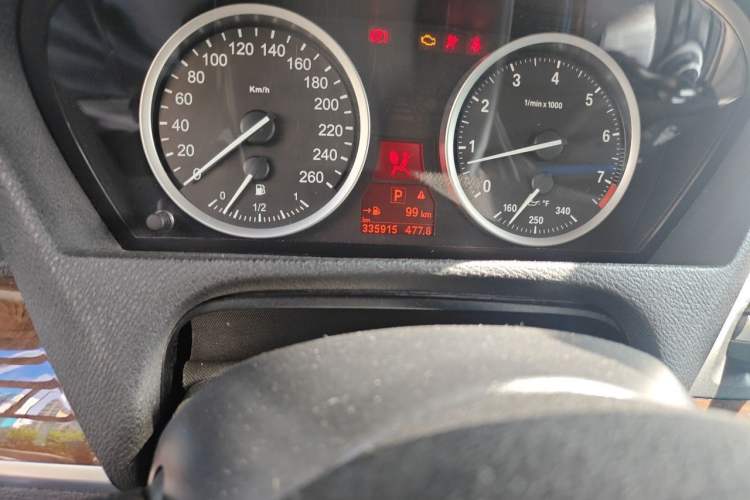 Used BMW X6  Odometer Close Up