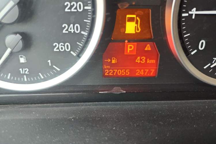 Used BMW X6 2013 xDrive35i U.S. specification Odometer Close Up