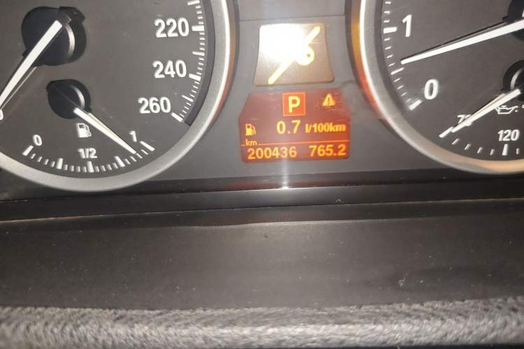 Used BMW X6 2013 xDrive35i Odometer Close Up