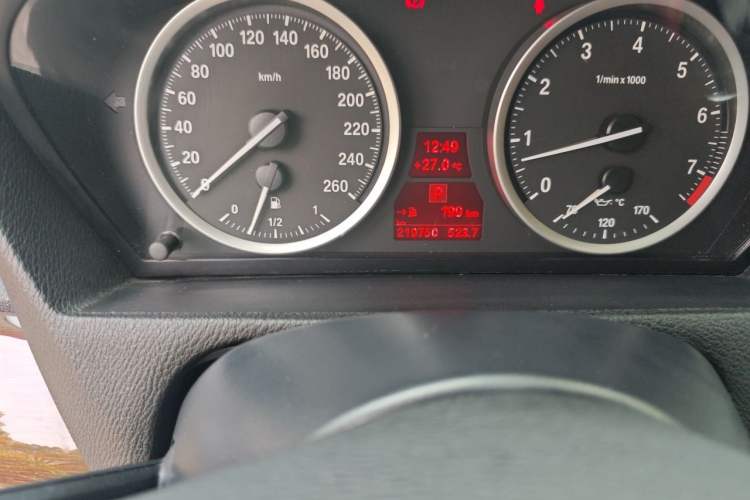 Used BMW X6 2013 xDrive35i Odometer Close Up