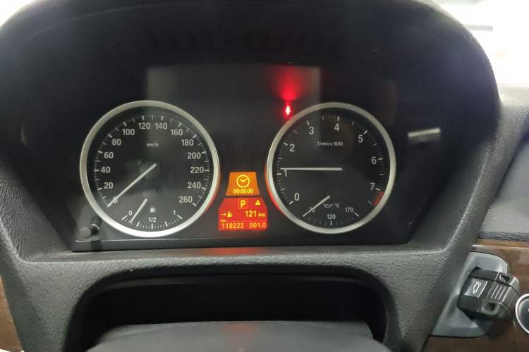 Used BMW X6 2013 xDrive35i Odometer Close Up