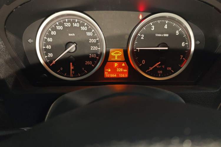 Used BMW X6 2013 xDrive35i Odometer Close Up