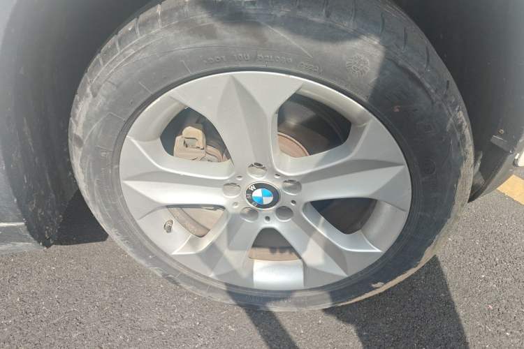 Used BMW X6  Right Front Wheel Hub