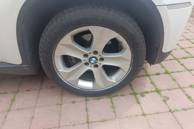 Used BMW X6 2013 xDrive35i Right Front Wheel Hub