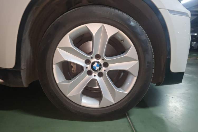 Used BMW X6 2013 xDrive35i Right Front Wheel Hub