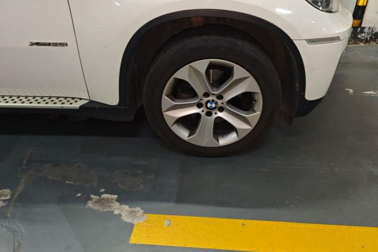 Used BMW X6 2013 xDrive35i Right Front Wheel Hub