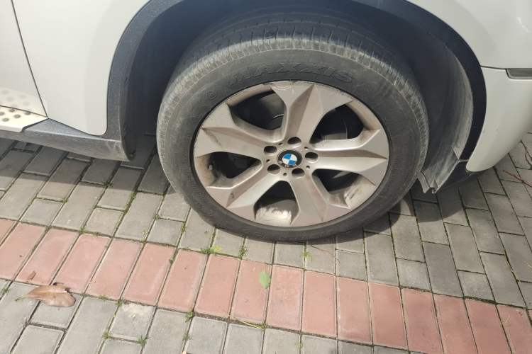 Used BMW X6 2013 xDrive35i Right Front Wheel Hub