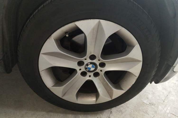 Used BMW X6  Right Front Wheel Hub
