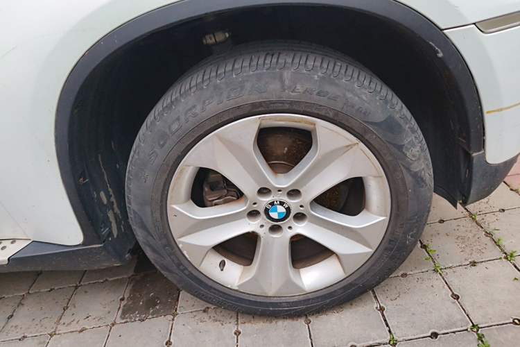 Used BMW X6  Right Front Wheel Hub