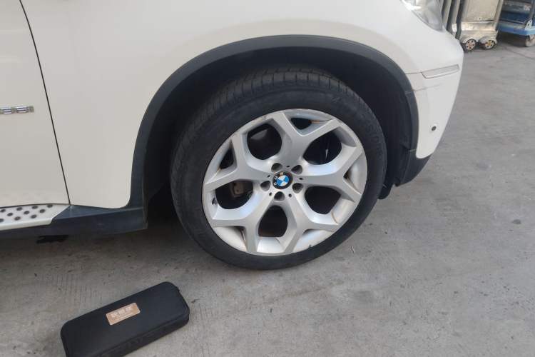 Used BMW X6 2013 xDrive35i Right Front Wheel Hub