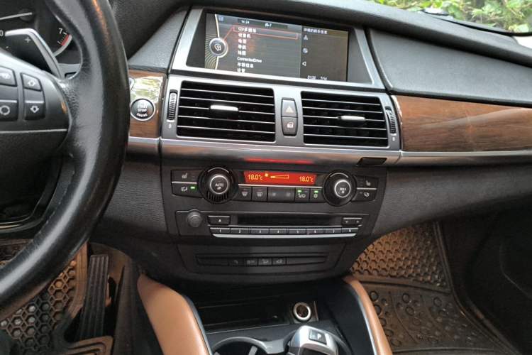 Used BMW X6 2014 xDrive35i Sport model Audio And AC Panel