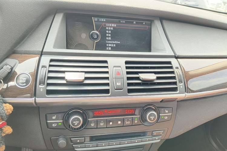 Used BMW X6 2014 xDrive35i Sport model Audio And AC Panel