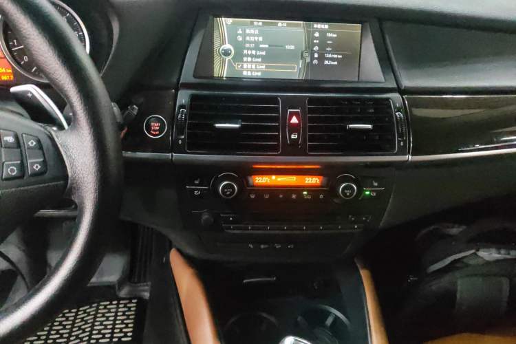 Used BMW X6 2014 xDrive35i Sport model Audio And AC Panel