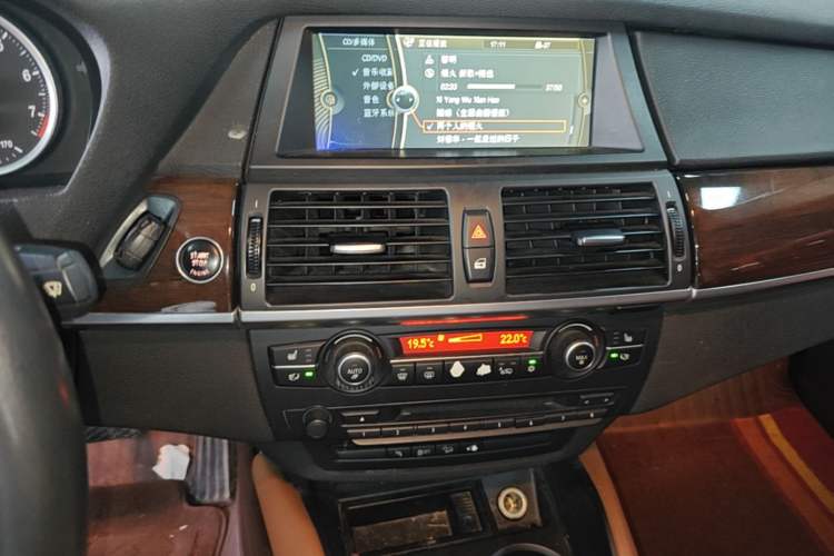 Used BMW X6 2014 xDrive35i Sport model Audio And AC Panel