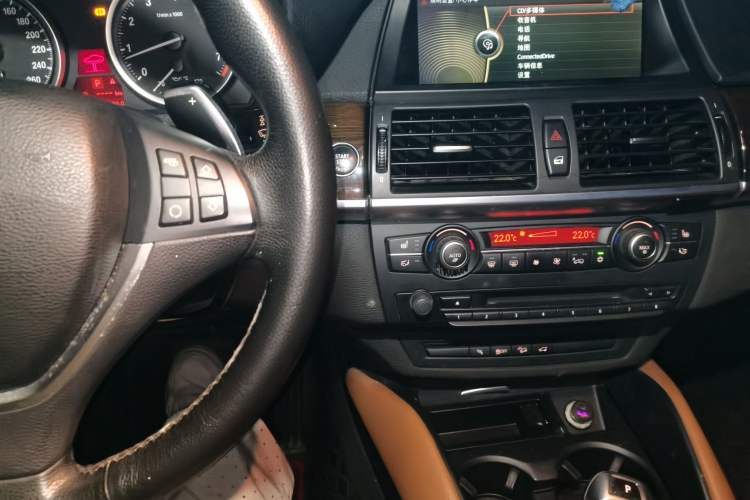 Used BMW X6 2014 xDrive35i Sport model Audio And AC Panel