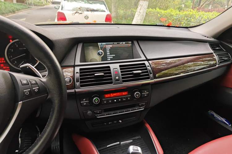 Used BMW X6 2014 xDrive35i Sport model Audio And AC Panel