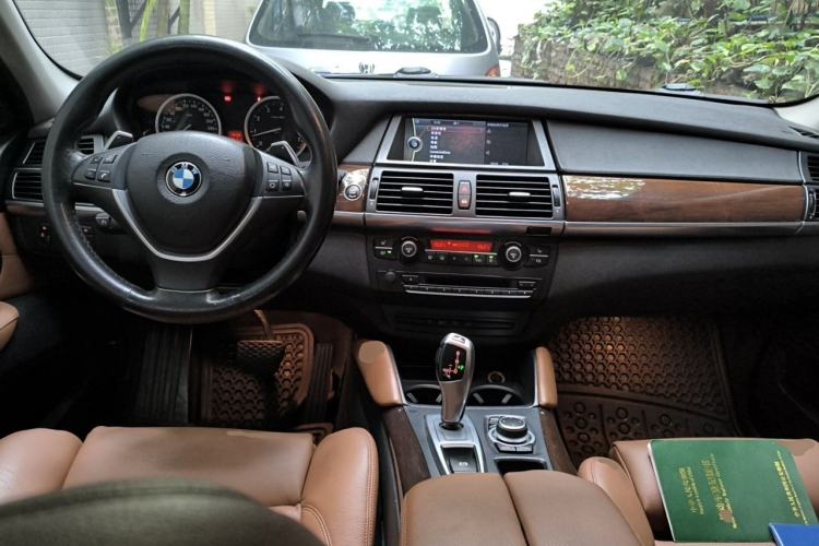 Used BMW X6 2014 xDrive35i Sport model Center Console