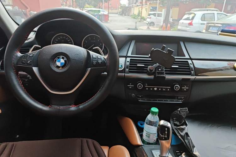 Used BMW X6  Center Console