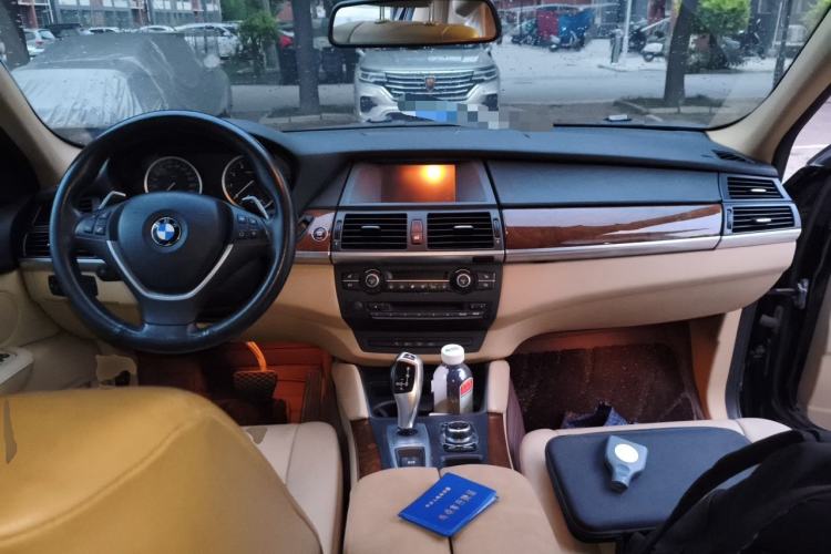 Used BMW X6  Center Console