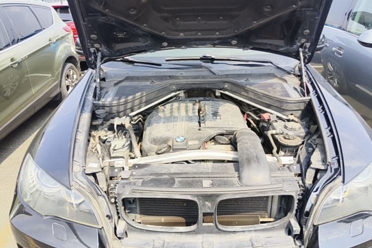 Used BMW X6 2014 xDrive35i Sport model Engine Bay