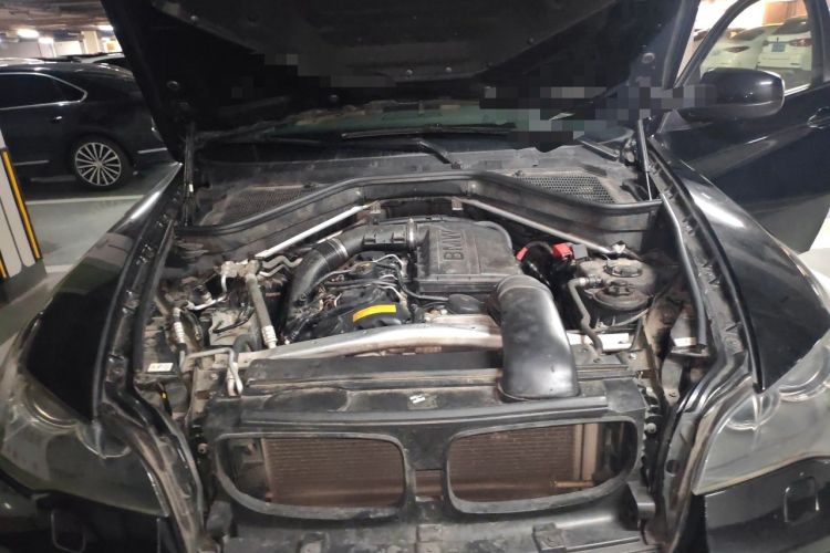Used BMW X6 2014 xDrive35i Sport model Engine Bay
