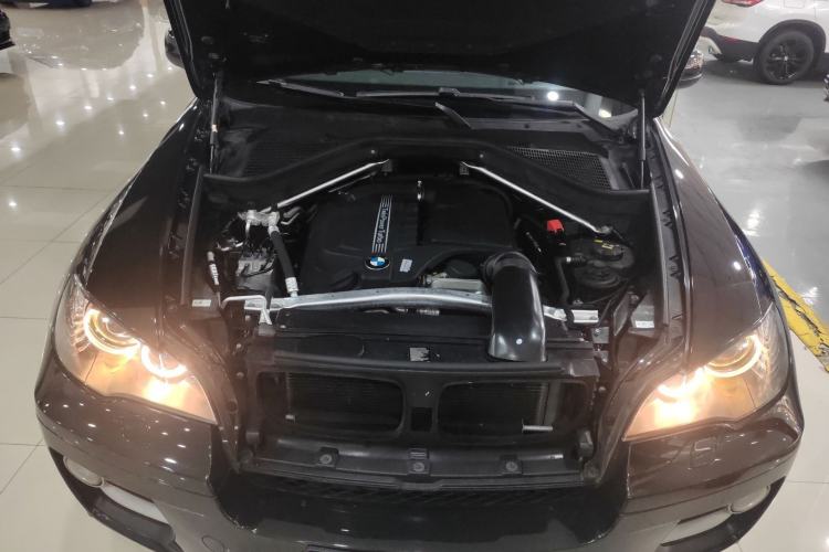 Used BMW X6 2014 xDrive35i Sport model Engine Bay