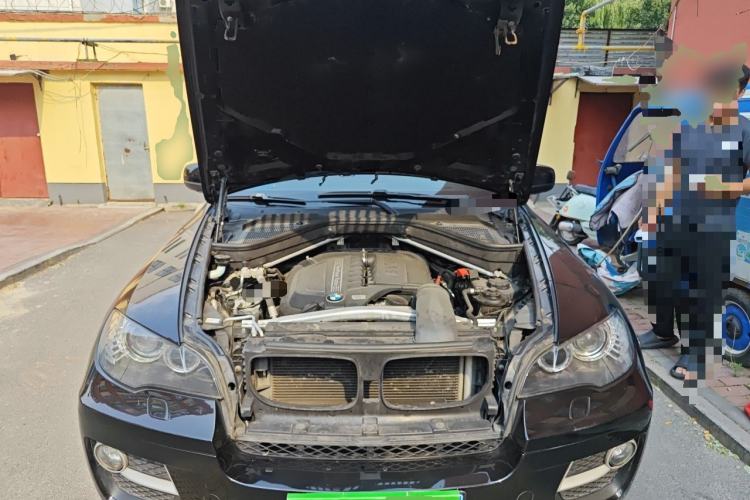 Used BMW X6  Engine Bay