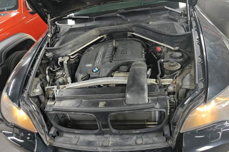 Used BMW X6 2014 xDrive35i Sport model Engine Bay
