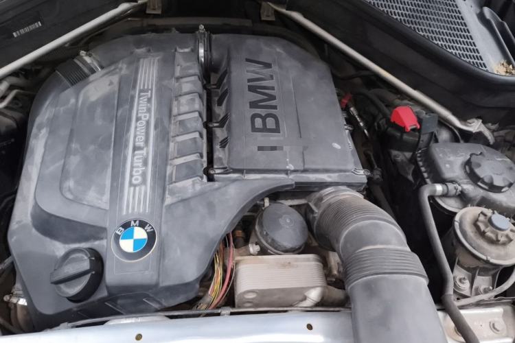Used BMW X6  Engine Bay