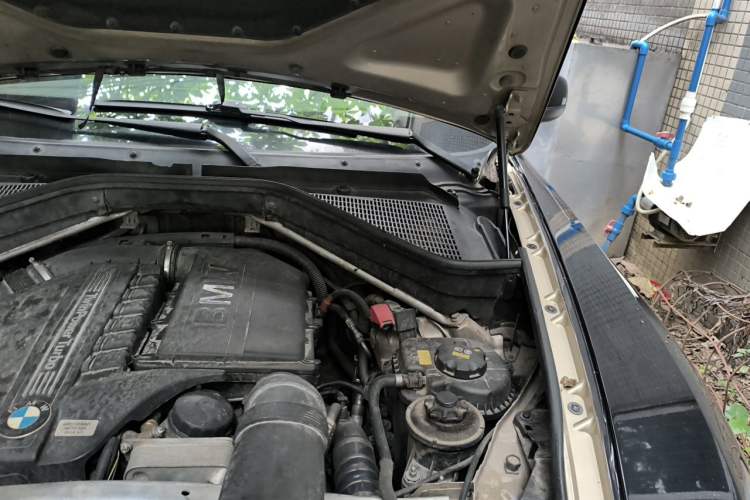 Used BMW X6 2014 xDrive35i Sport model Engine Bay Left