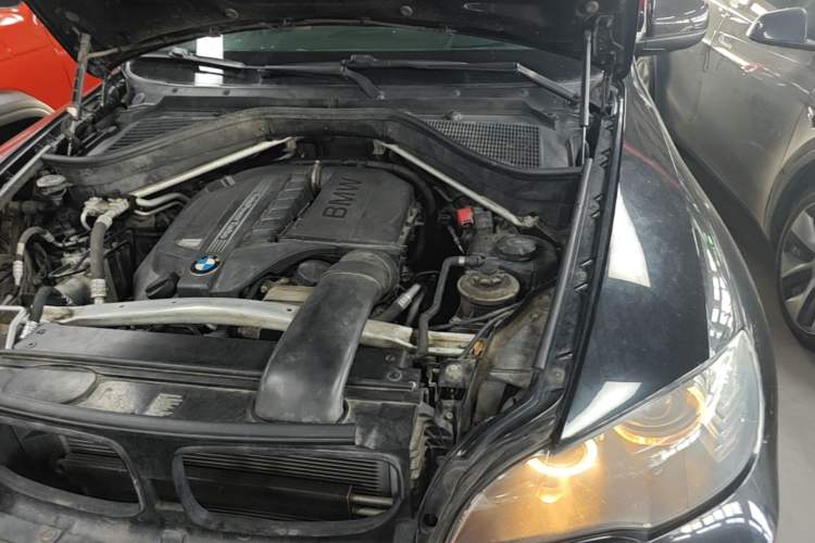 Used BMW X6 2014 xDrive35i Sport model Engine Bay Left