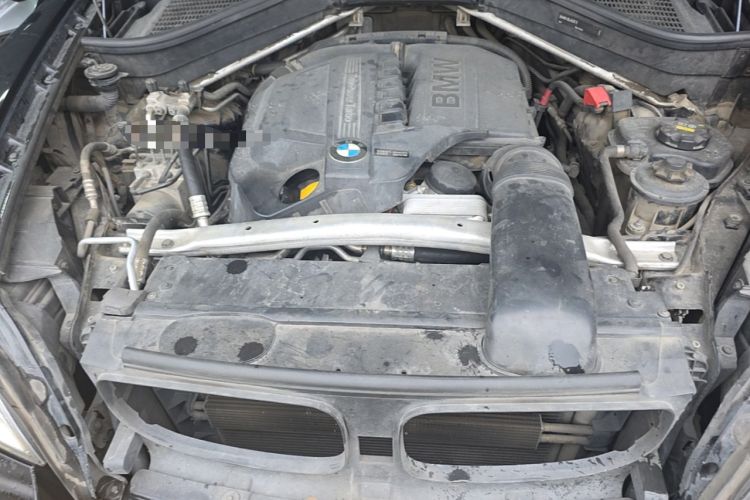 Used BMW X6  Engine Bay