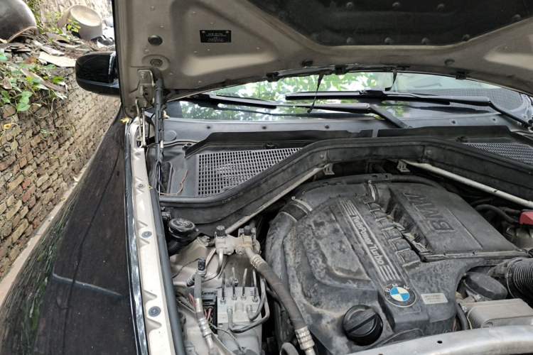 Used BMW X6 2014 xDrive35i Sport model Engine Bay Right