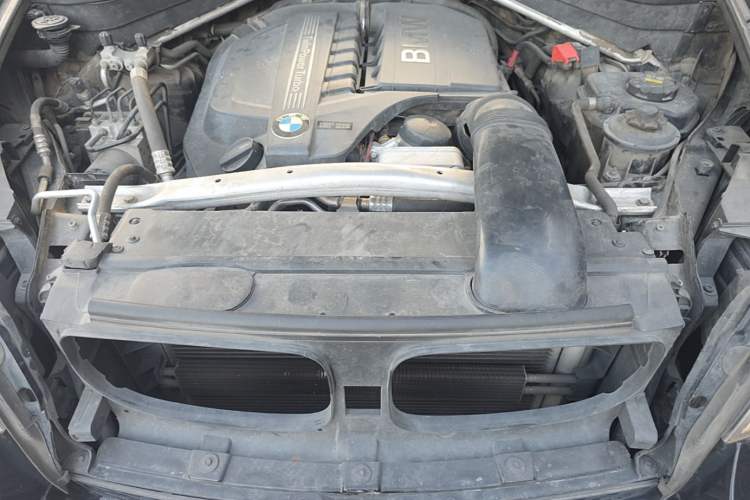Used BMW X6  Engine Bay