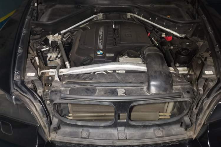 Used BMW X6 2014 xDrive35i Sport model Engine Bay