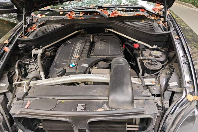 Used BMW X6 2014 xDrive35i Sport model Engine Bay