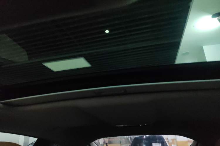 Used BMW X6 2014 xDrive35i Sport model Headliner