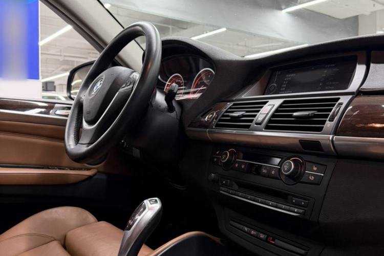 Used BMW X6 2014 xDrive35i Sport model Interior 3