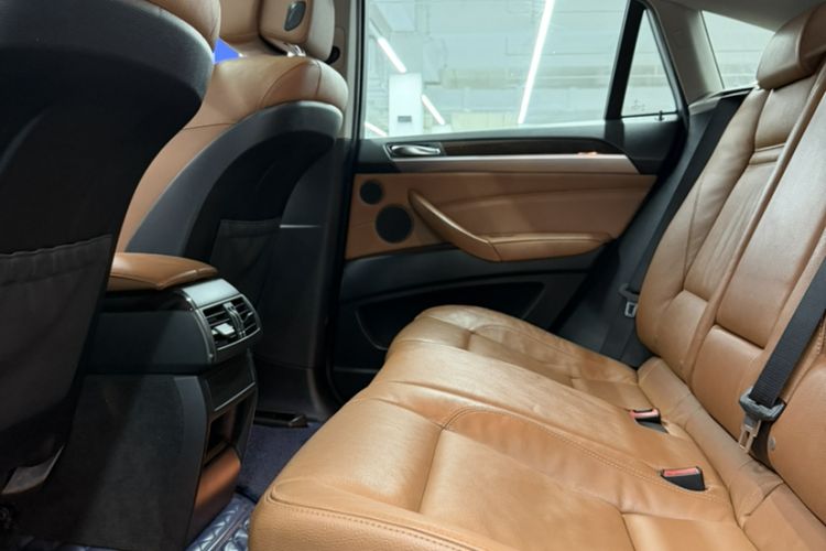 Used BMW X6 2014 xDrive35i Sport model Interior 4