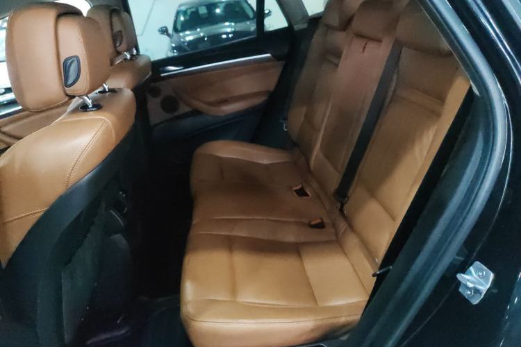 Used BMW X6 2014 xDrive35i Sport model Interior 4