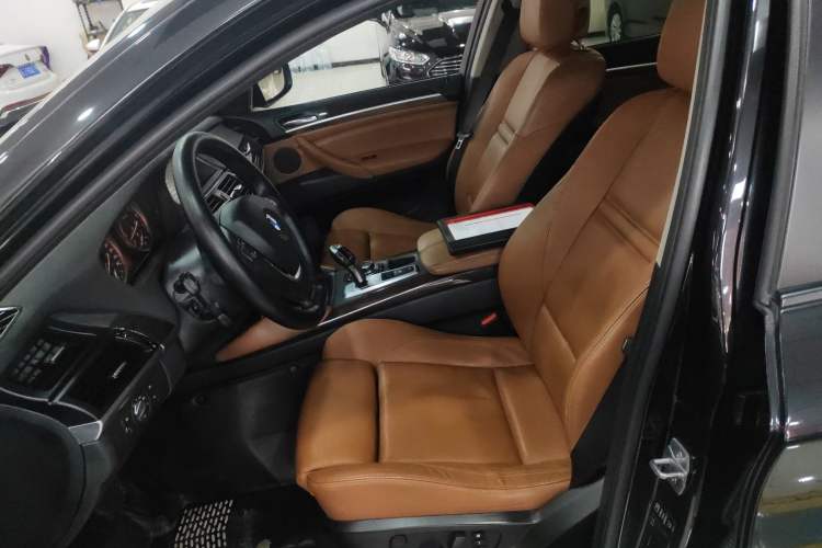 Used BMW X6 2014 xDrive35i Sport model Left Front Seat