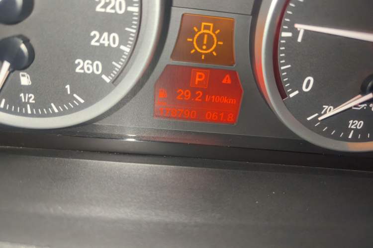 Used BMW X6 2014 xDrive35i Sport model Odometer Close Up