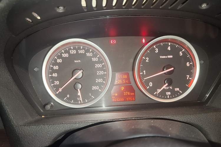 Used BMW X6 2014 xDrive35i Sport model Odometer Close Up