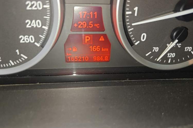 Used BMW X6 2014 xDrive35i Sport model Odometer Close Up