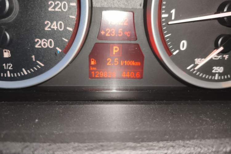 Used BMW X6  Odometer Close Up
